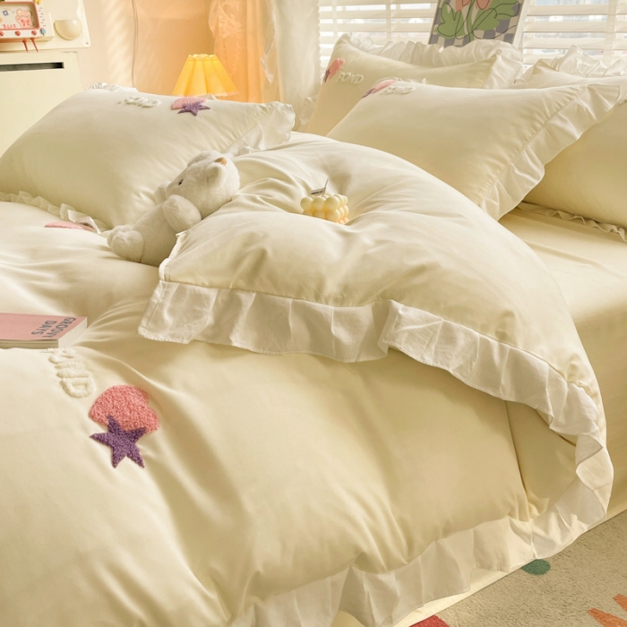 91家纺网 家纺一手货源 找家纺 易禾 2024新款 爱心小熊系列四件套 爱心小熊奶黄