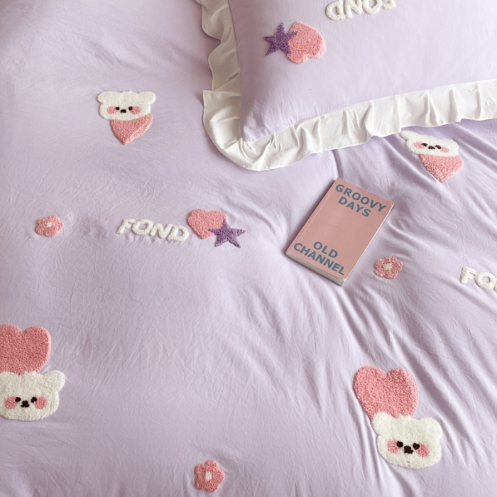 91家纺网 家纺一手货源 找家纺 易禾 2024新款 爱心小熊系列四件套 爱心小熊紫