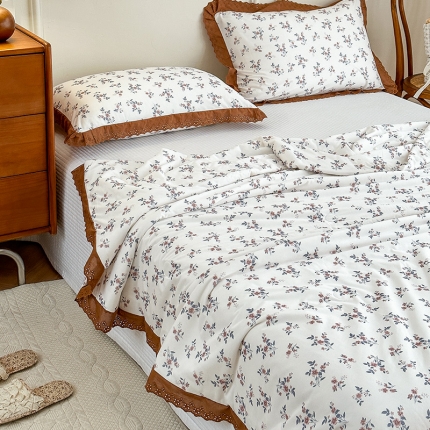 91家纺网 家纺一手货源 找家纺 2024新款A类法式小碎花花边款针织棉夏被空调被夏凉被