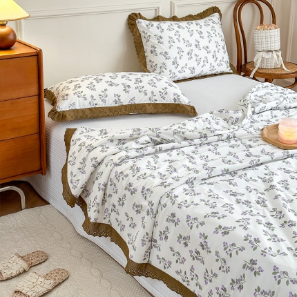 91家纺网 家纺一手货源 找家纺 2024新款A类法式小碎花花边款针织棉夏被空调被夏凉被