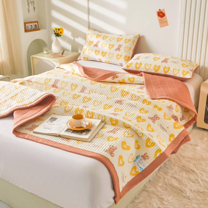 91家纺网 家纺一手货源 找家纺 水洗棉麻床盖大豆纤维夹棉加厚宿舍铺盖两用床单床裙保护垫爱心兔