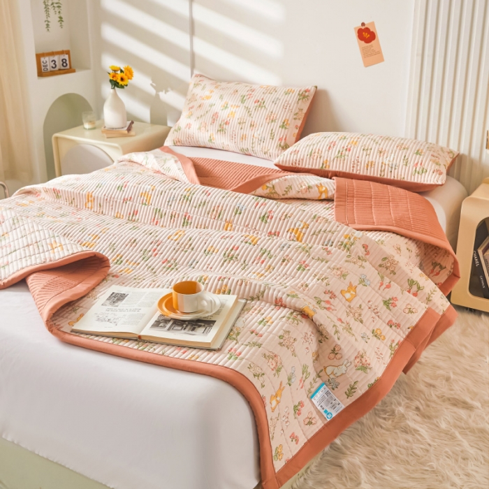 91家纺网 家纺一手货源 找家纺 水洗棉麻床盖大豆纤维夹棉加厚宿舍铺盖两用床单床裙保护垫花中鹿