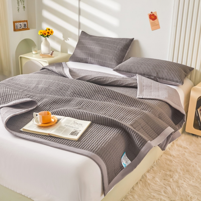 91家纺网 家纺一手货源 找家纺 水洗棉麻床盖大豆纤维夹棉加厚宿舍铺盖两用床单床裙保护垫 月灰