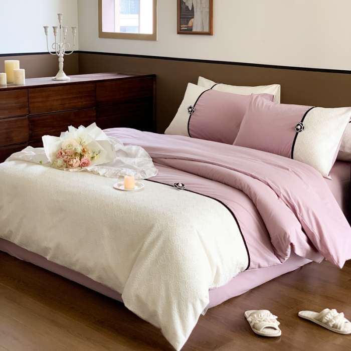 91家纺网 家纺一手货源 找家纺 玛奇朵 2023新款全棉有氧水洗棉蕾丝小香风-安娜系列 安娜-木槿紫