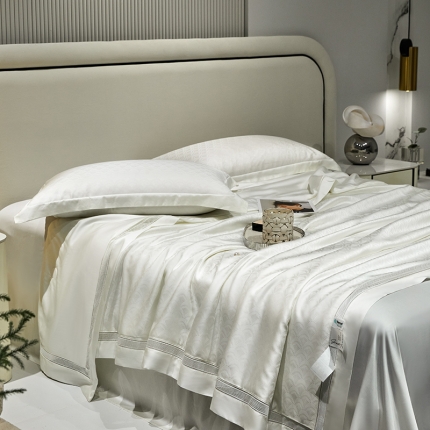 91家纺网 家纺一手货源 找家纺 新款80支奥地利天丝夏被四件套莱赛尔蚕丝空调芯被天丝夏凉被子 米兰-米白色