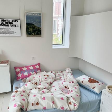 91家纺网 家纺一手货源 找家纺 桃喜 2024新款甜辣潮酷数码印花全棉四件套 超甜小熊