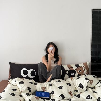 91家纺网 家纺一手货源 找家纺 桃喜 2024新款甜辣潮酷数码印花全棉四件套 哈皮的马克杯咖