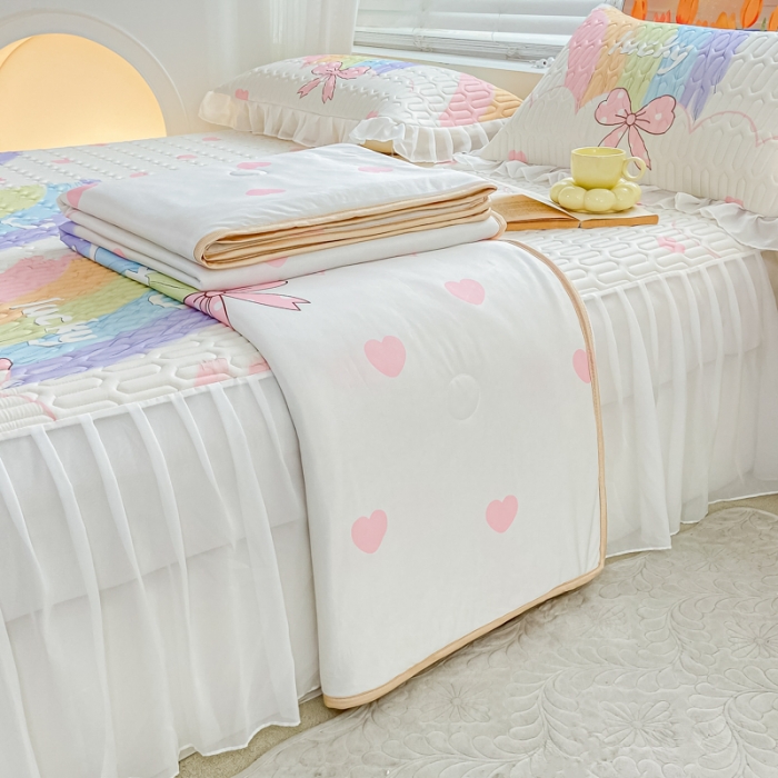 91家纺网 家纺一手货源 找家纺 慕澄2023新款小版床裙款雪纺乳胶凉席夏被四件套 彩虹