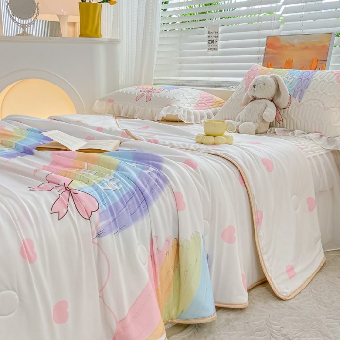 91家纺网 家纺一手货源 找家纺 慕澄2023新款小版床裙款雪纺乳胶凉席夏被四件套 彩虹