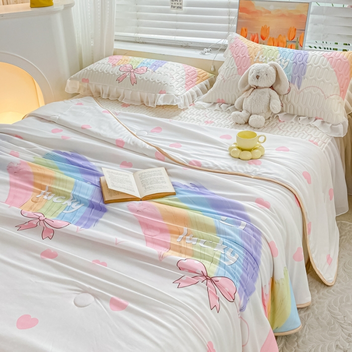 91家纺网 家纺一手货源 找家纺 慕澄2023新款小版床裙款雪纺乳胶凉席夏被四件套 彩虹