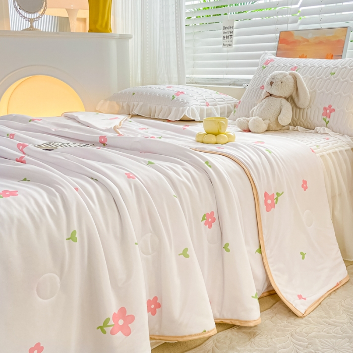 91家纺网 家纺一手货源 找家纺 慕澄2023新款小版床裙款雪纺乳胶凉席夏被四件套 点点小花