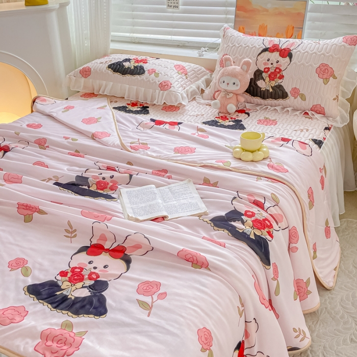 91家纺网 家纺一手货源 找家纺 慕澄2023新款小版床裙款雪纺乳胶凉席夏被四件套 黑裙兔兔