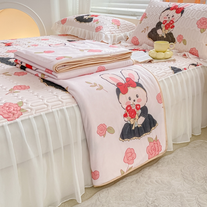 91家纺网 家纺一手货源 找家纺 慕澄2023新款小版床裙款雪纺乳胶凉席夏被四件套 黑裙兔兔