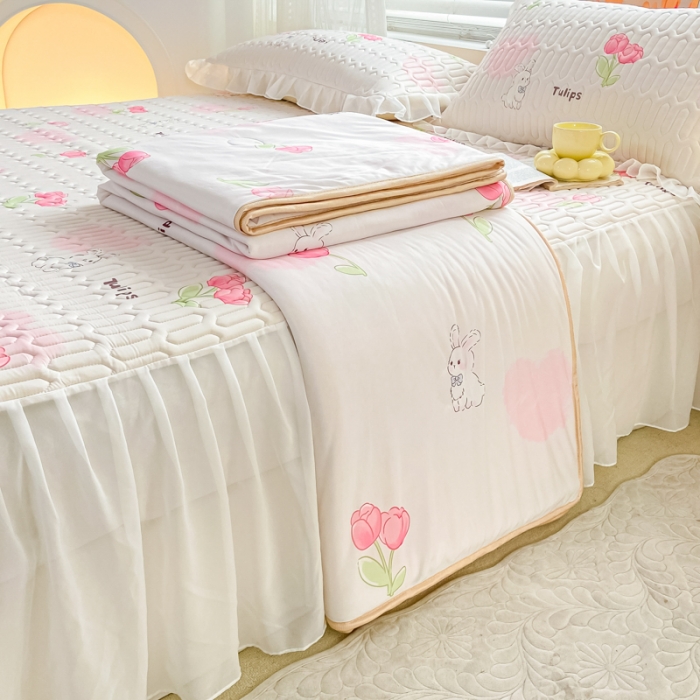 91家纺网 家纺一手货源 找家纺 慕澄2023新款小版床裙款雪纺乳胶凉席夏被四件套 花花小兔