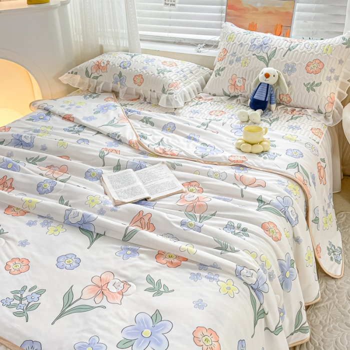 91家纺网 家纺一手货源 找家纺 慕澄2023新款小版床裙款雪纺乳胶凉席夏被四件套 蓝色花丛