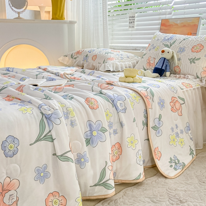 91家纺网 家纺一手货源 找家纺 慕澄2023新款小版床裙款雪纺乳胶凉席夏被四件套 蓝色花丛