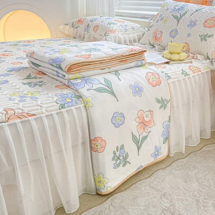 91家纺网 家纺一手货源 找家纺 慕澄2023新款小版床裙款雪纺乳胶凉席夏被四件套 蓝色花丛