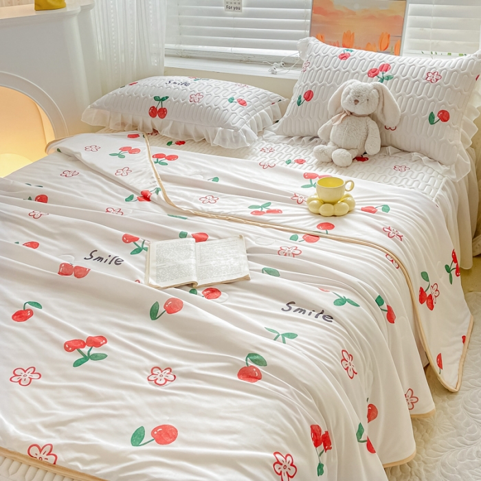 91家纺网 家纺一手货源 找家纺 慕澄2023新款小版床裙款雪纺乳胶凉席夏被四件套 小樱桃