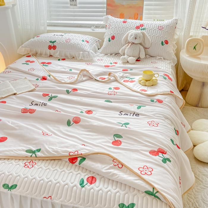 91家纺网 家纺一手货源 找家纺 慕澄2023新款小版床裙款雪纺乳胶凉席夏被四件套 小樱桃