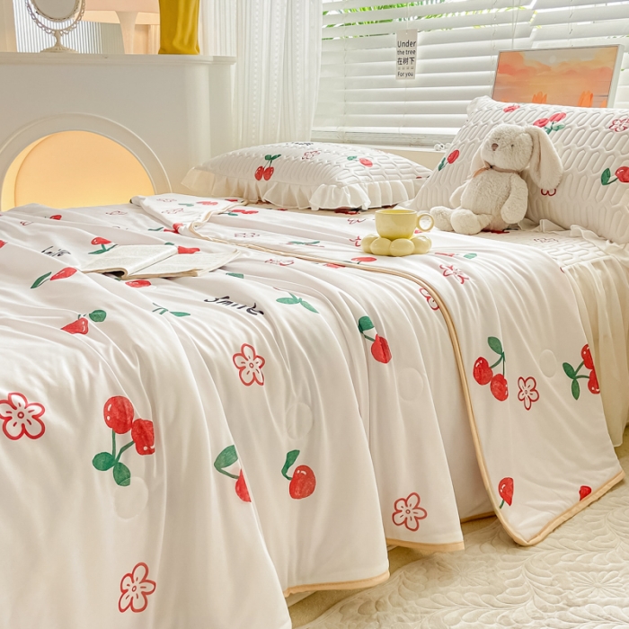 91家纺网 家纺一手货源 找家纺 慕澄2023新款小版床裙款雪纺乳胶凉席夏被四件套 小樱桃