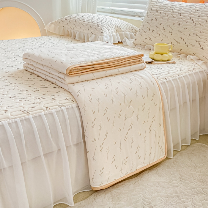 91家纺网 家纺一手货源 找家纺 慕澄2023新款小版床裙款雪纺乳胶凉席夏被四件套 叶子青青