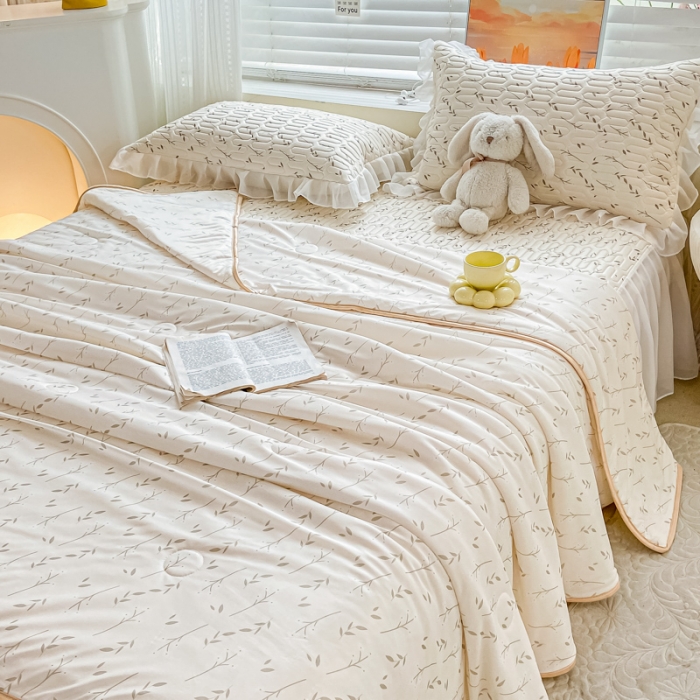 91家纺网 家纺一手货源 找家纺 慕澄2023新款小版床裙款雪纺乳胶凉席夏被四件套 叶子青青