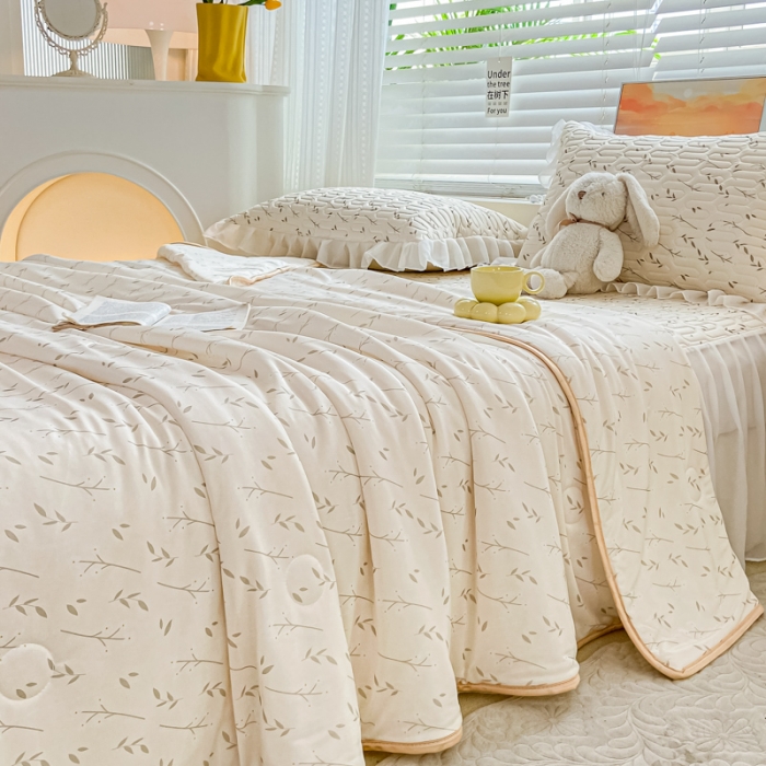 91家纺网 家纺一手货源 找家纺 慕澄2023新款小版床裙款雪纺乳胶凉席夏被四件套 叶子青青