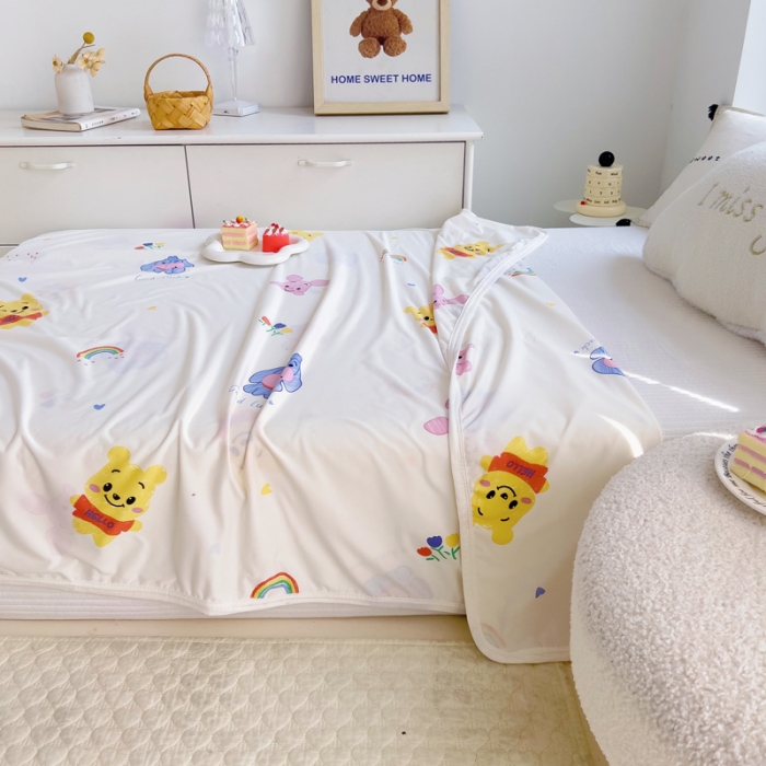 91家纺网 家纺一手货源 找家纺 潮邦2025新款A类多功能针织棉童毯 维尼小熊