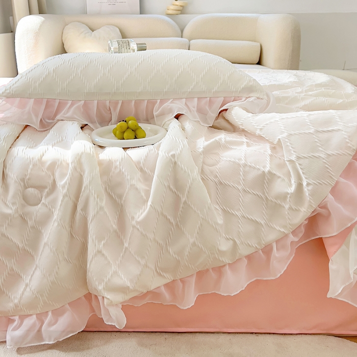 91家纺网 家纺一手货源 找家纺 沐慕 2023新款立体双层纱提花夏被四件套 芝芝白桃