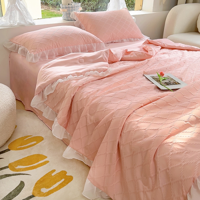 91家纺网 家纺一手货源 找家纺 沐慕 2023新款立体双层纱提花夏被四件套 芝芝莓莓