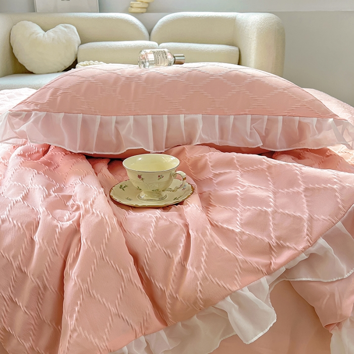 91家纺网 家纺一手货源 找家纺 沐慕 2023新款立体双层纱提花夏被四件套 芝芝莓莓