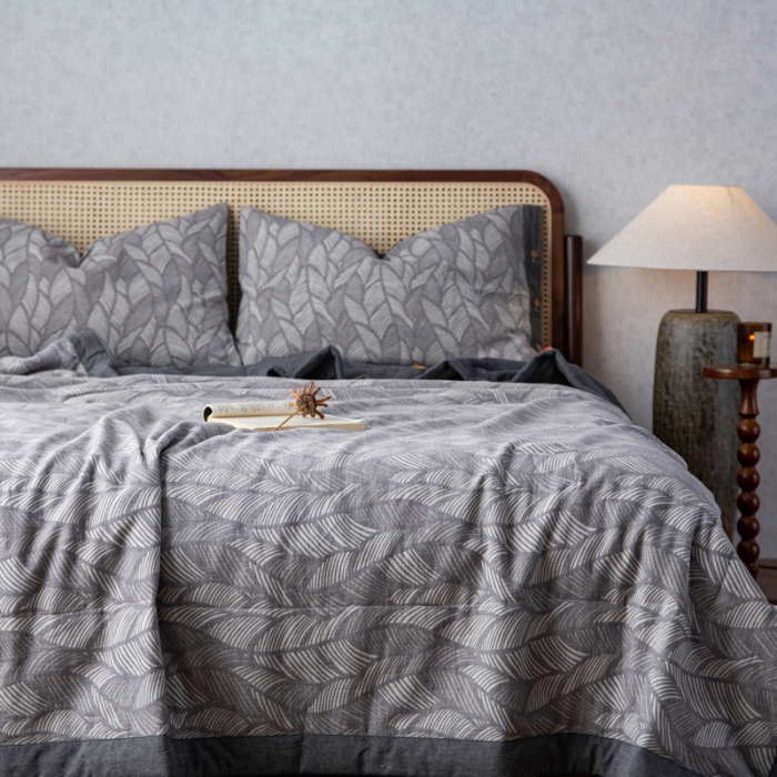 91家纺网 家纺一手货源 找家纺 安莱生活 2023双层纱复古大提花系列落叶缤纷夏被及夏被四件套 落叶缤纷黑