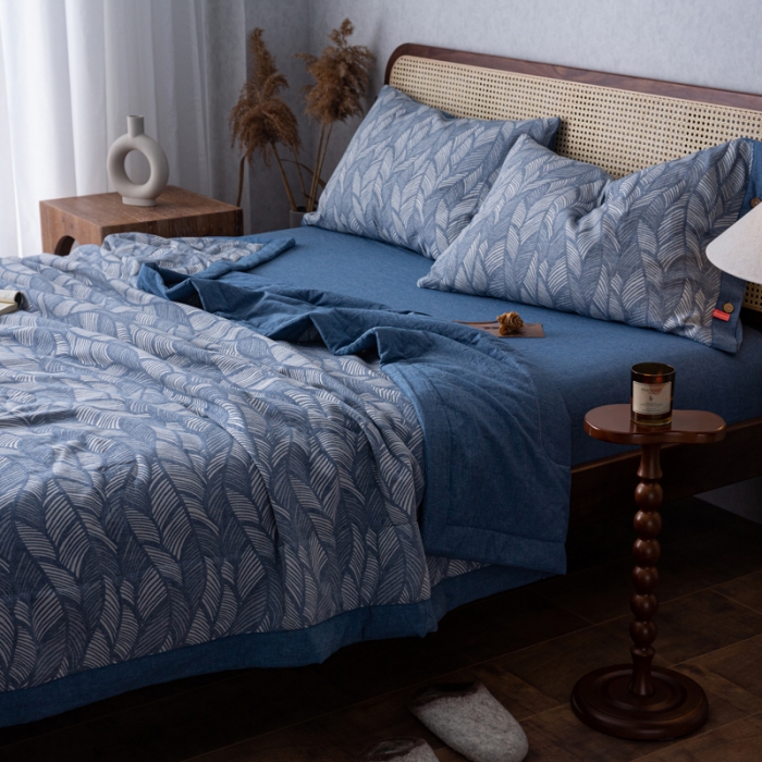 91家纺网 家纺一手货源 找家纺 安莱生活 2023双层纱复古大提花系列落叶缤纷夏被及夏被四件套 落叶缤纷蓝