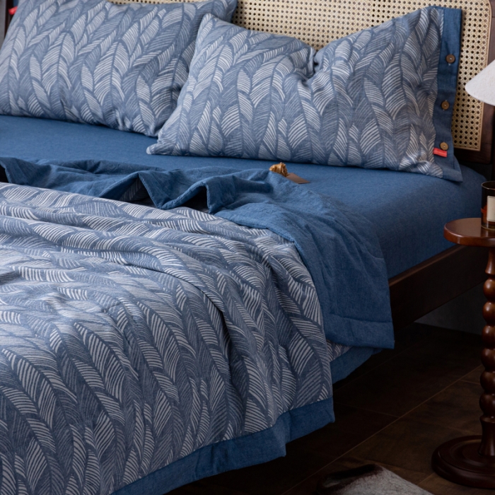 91家纺网 家纺一手货源 找家纺 安莱生活 2023双层纱复古大提花系列落叶缤纷夏被及夏被四件套 落叶缤纷蓝
