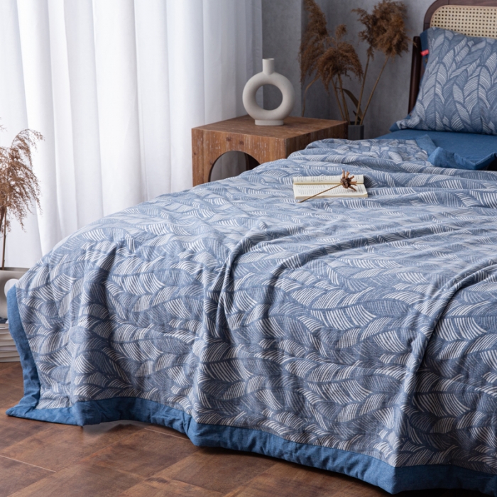 91家纺网 家纺一手货源 找家纺 安莱生活 2023双层纱复古大提花系列落叶缤纷夏被及夏被四件套 落叶缤纷蓝