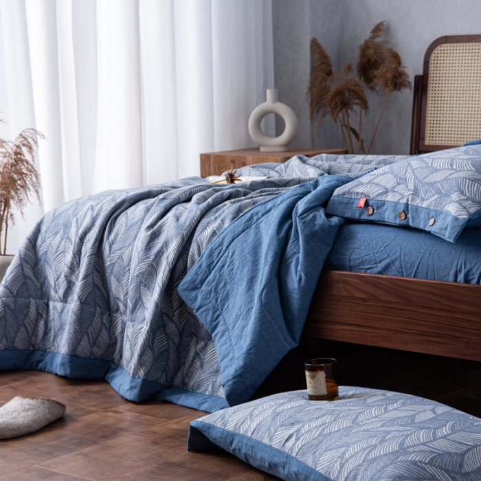 91家纺网 家纺一手货源 找家纺 安莱生活 2023双层纱复古大提花系列落叶缤纷夏被及夏被四件套 落叶缤纷蓝