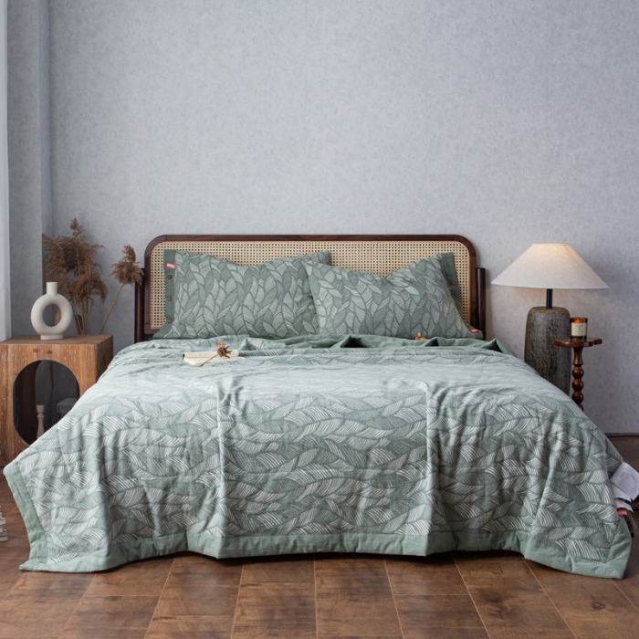 91家纺网 家纺一手货源 找家纺 安莱生活 2023双层纱复古大提花系列落叶缤纷夏被及夏被四件套 落叶缤纷绿