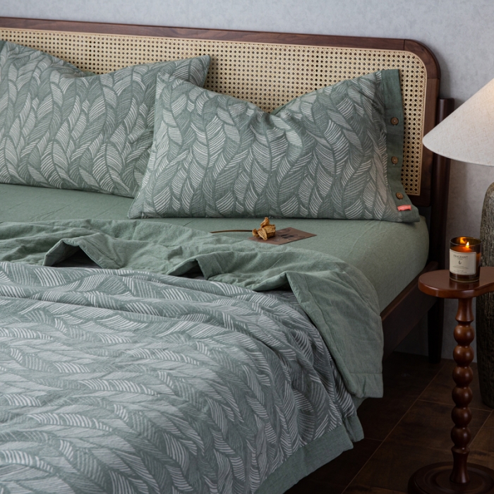 91家纺网 家纺一手货源 找家纺 安莱生活 2023双层纱复古大提花系列落叶缤纷夏被及夏被四件套 落叶缤纷绿