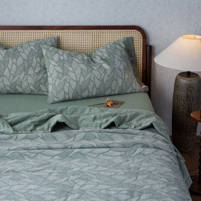 91家纺网 家纺一手货源 找家纺 安莱生活 2023双层纱复古大提花系列落叶缤纷夏被及夏被四件套 落叶缤纷绿