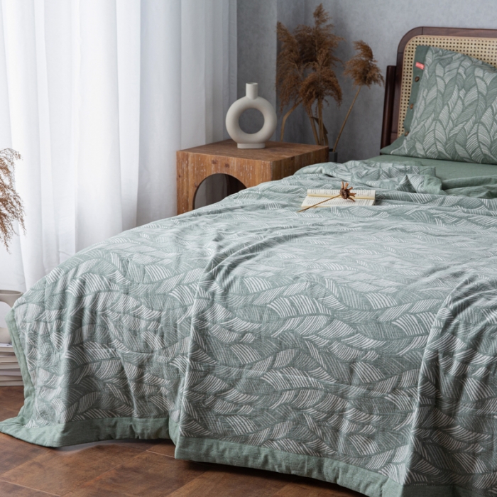 91家纺网 家纺一手货源 找家纺 安莱生活 2023双层纱复古大提花系列落叶缤纷夏被及夏被四件套 落叶缤纷绿