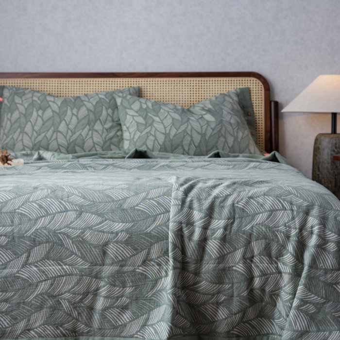 91家纺网 家纺一手货源 找家纺 安莱生活 2023双层纱复古大提花系列落叶缤纷夏被及夏被四件套 落叶缤纷绿