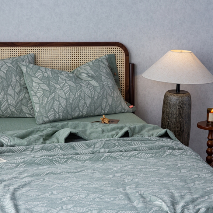 91家纺网 家纺一手货源 找家纺 安莱生活 2023双层纱复古大提花系列落叶缤纷夏被及夏被四件套 落叶缤纷绿