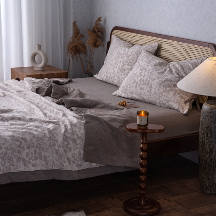 91家纺网 家纺一手货源 找家纺 安莱生活 2023双层纱复古大提花系列栀子花夏被及夏被四件套 栀子花浅灰