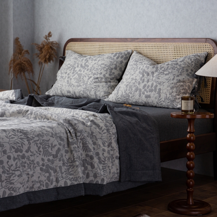 91家纺网 家纺一手货源 找家纺 安莱生活 2023双层纱复古大提花系列栀子花夏被及夏被四件套 栀子花深灰