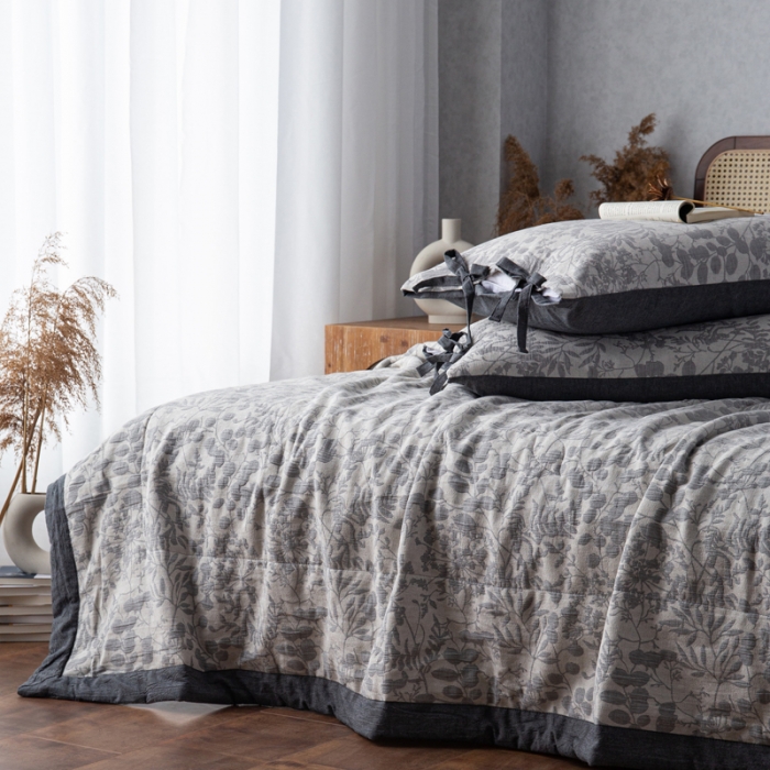 91家纺网 家纺一手货源 找家纺 安莱生活 2023双层纱复古大提花系列栀子花夏被及夏被四件套 栀子花深灰