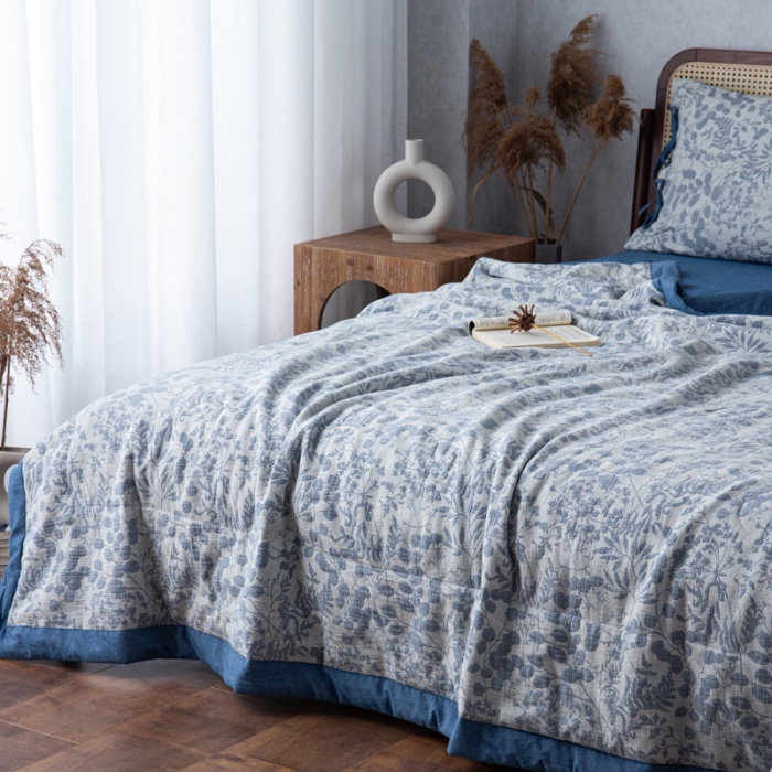 91家纺网 家纺一手货源 找家纺 安莱生活 2023双层纱复古大提花系列栀子花夏被及夏被四件套 栀子花深蓝