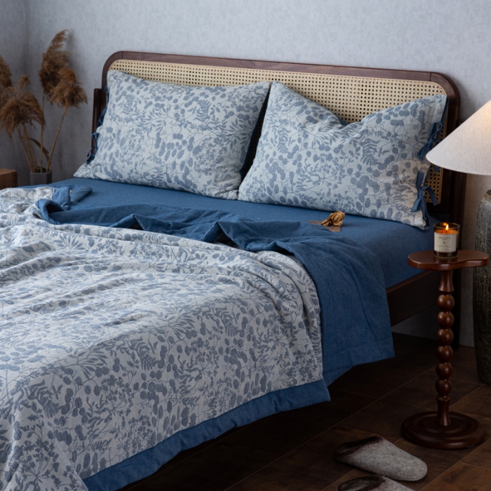 91家纺网 家纺一手货源 找家纺 安莱生活 2023双层纱复古大提花系列栀子花夏被及夏被四件套 栀子花深蓝
