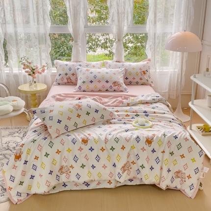 91家纺网 家纺一手货源 找家纺 芯贝儿 2023新款 水洗m麻双层纱小清新夏被四件套路易丝熊