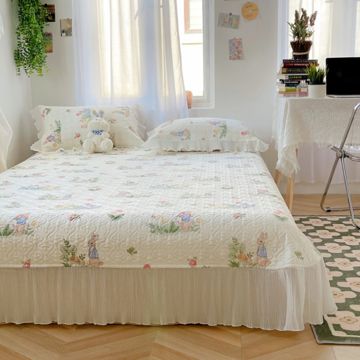 91家纺网 家纺一手货源 找家纺 添越 2024小清新韩版蕾丝花边纯棉夹棉床盖三件套全棉丛林小兔