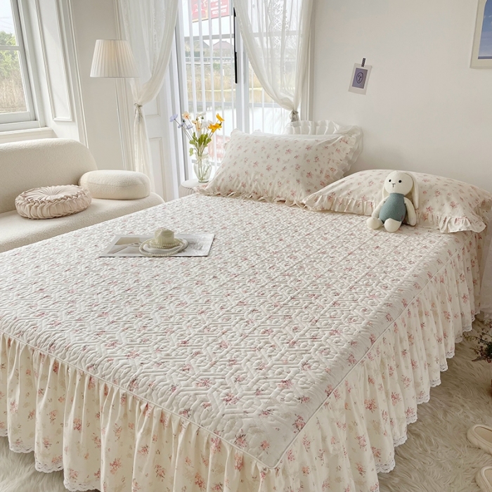 91家纺网 家纺一手货源 找家纺 忘忧草  2023新款13372全棉夹棉床笠式床裙纯棉 屋顶花园